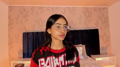 Nahomy  online show from December 2025 12:24:02 PM