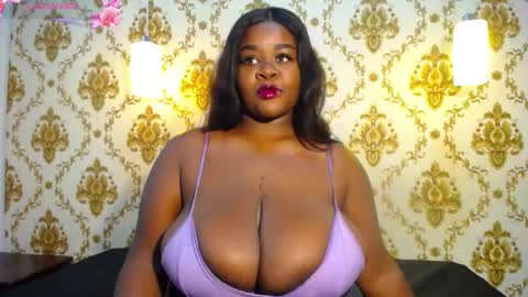 Snapshot of nahybig_boobs chatting on October 2025 08:27:02 PM Karatbby online show from October 2025 08:27:02 PM
