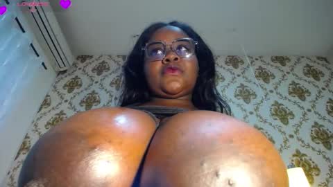 Snapshot of nahybig_boobs chatting on October 2025 09:36:01 PM Karatbby online show from October 2025 09:36:01 PM