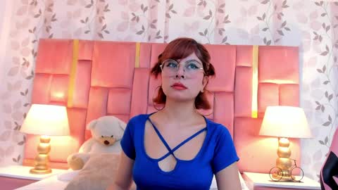 Snapshot of naiamendoza chatting on April 2026 03:28:01 AM Naia online show from April 2026 03:28:01 AM