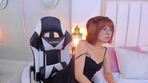 Snapshot of naiamendoza chatting on April 2026 03:11:01 AM Naia online show from April 2026 03:11:01 AM