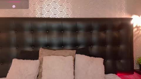 naiaramasson_ online show from September 2025 12:07:02 PM