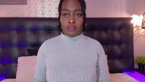 naiaramasson_ online show from September 2025 12:19:01 PM