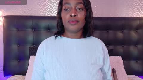 naiaramasson_ online show from October 2025 12:02:01 PM