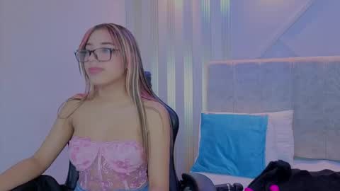 nami_sweet_ online show from September 2025 03:06:01 PM