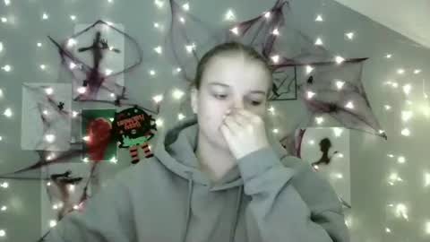 Nana online show from October 2025 08:12:01 AM