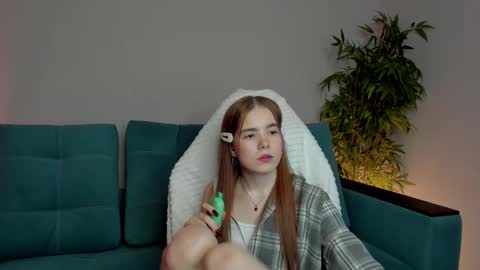 Snapshot of nanami_v02 chatting on February 2025 02:59:01 PM Maeve online show from February 2025 02:59:01 PM