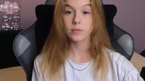 Snapshot of nanami_v02 chatting on September 2025 02:17:01 PM Maeve online show from September 2025 02:17:01 PM