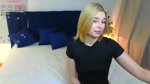 Maeve online show from November 2025 08:42:02 PM