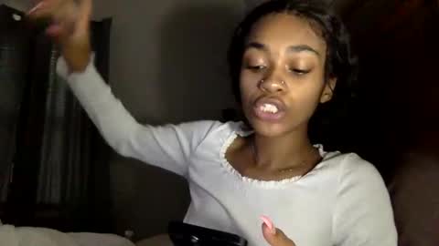 nanaonn online show from April 2026 06:37:01 PM