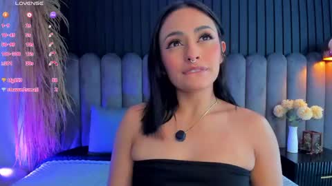 Snapshot of nanda_vixen_ chatting on May 2026 11:23:01 PM Nanda online show from May 2026 11:23:01 PM