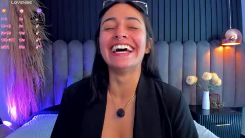 Snapshot of nanda_vixen_ chatting on May 2026 11:44:02 PM Nanda online show from May 2026 11:44:02 PM