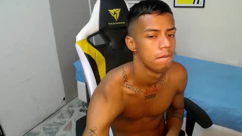 nando_col online show from October 2025 01:00:02 PM