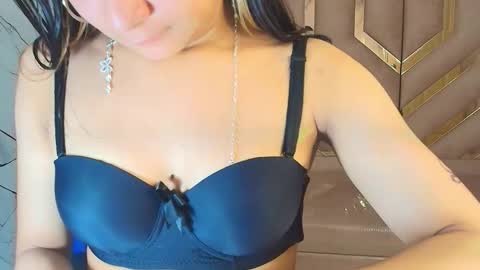 Snapshot of nanncy_r_ chatting on October 2025 12:45:02 PM Nancy online show from October 2025 12:45:02 PM