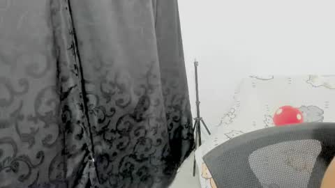 Snapshot of naoko_uwu chatting on December 2025 12:07:02 AM Naoko online show from December 2025 12:07:02 AM