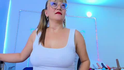 Snapshot of naomi_diamond_ chatting on May 2026 11:18:02 AM Naomi online show from May 2026 11:18:02 AM