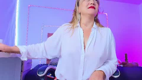 Snapshot of naomi_diamond_ chatting on June 2026 11:24:02 AM Naomi online show from June 2026 11:24:02 AM
