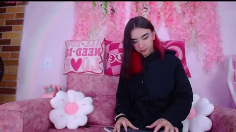 Snapshot of naomi_femme chatting on May 2026 10:32:02 AM naomi_femme online show from May 2026 10:32:02 AM