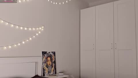 Naomi online show from November 2025 09:57:01 PM