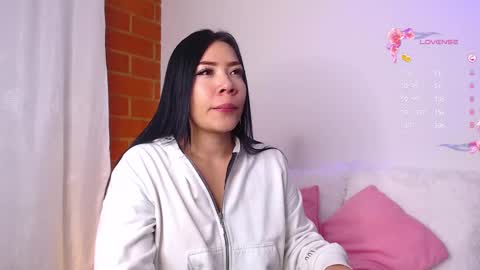 Snapshot of naomi_wong chatting on February 2025 07:30:02 PM Guys the page has lately failed. If you see me disconnected thats why.   online show from February 2025 07:30:02 PM