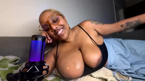 Naomigiirl6 online show from February 2025 03:00:02 AM