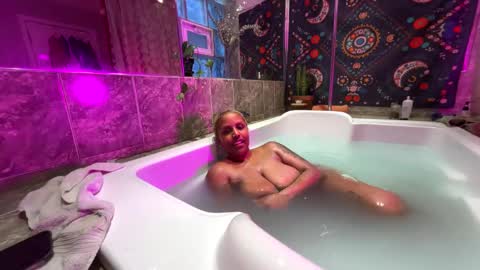 Naomigiirl6 online show from March 2025 10:47:01 PM