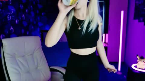 naomihita online show from October 2025 09:44:01 AM