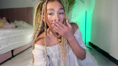 Naomii online show from September 2025 12:43:02 AM