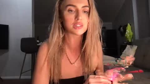 naomirhoades online show from February 2025 04:10:01 PM