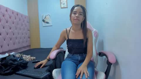 naomis_35 online show from December 2025 08:48:02 PM