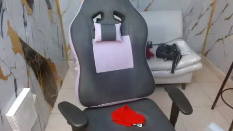 Naomis online show from July 2026 06:20:01 PM