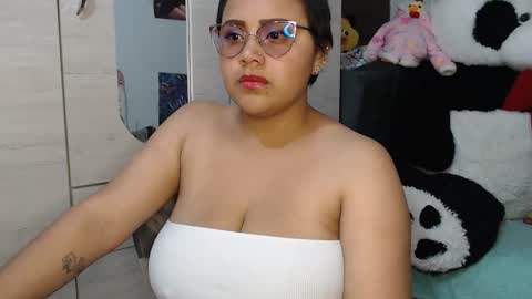 Snapshot of naomylux1 chatting on December 2025 03:02:02 AM naomylux1 online show from December 2025 03:02:02 AM