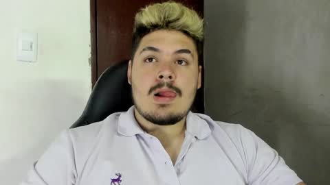 Snapshot of narciso_kh chatting on December 2024 04:22:02 AM deibyd online show from December 2024 04:22:02 AM