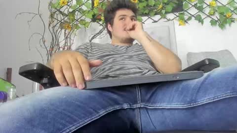 Snapshot of narciso_kh chatting on October 2025 11:34:02 PM deibyd online show from October 2025 11:34:02 PM