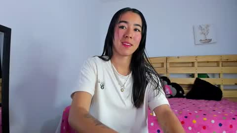 Snapshot of natalia54_ chatting on October 2025 01:33:02 AM NATI  online show from October 2025 01:33:02 AM