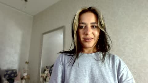 Snapshot of natalia_peach chatting on December 2024 09:59:02 AM Wild influence online show from December 2024 09:59:02 AM
