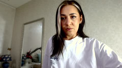 Snapshot of natalia_peach chatting on January 2025 05:12:02 AM Wild influence online show from January 2025 05:12:02 AM