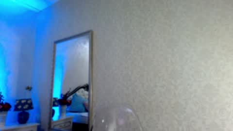 Snapshot of natalia_peach chatting on January 2025 05:14:02 AM Wild influence online show from January 2025 05:14:02 AM