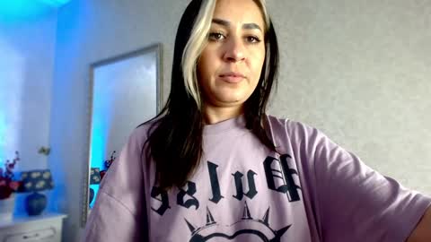 Snapshot of natalia_peach chatting on January 2025 10:10:01 AM Wild influence online show from January 2025 10:10:01 AM