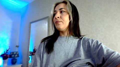 Snapshot of natalia_peach chatting on February 2025 05:40:01 AM Wild influence online show from February 2025 05:40:01 AM