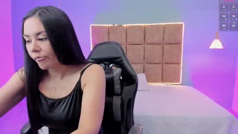 Snapshot of natalia_saenzz_ chatting on June 2026 12:04:01 PM natalia_saenzz_ online show from June 2026 12:04:01 PM