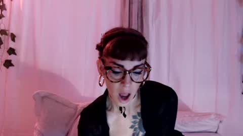Snapshot of natalie6vmu chatting on February 2026 05:17:01 AM Natalie Six online show from February 2026 05:17:01 AM