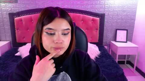 natalie  online show from September 2025 02:55:02 AM