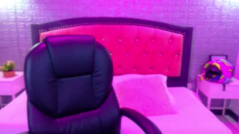 natalie  online show from January 2026 03:31:02 AM