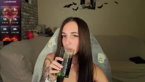 Snapshot of natalyfreman chatting on October 2025 05:44:02 PM Nataly online show from October 2025 05:44:02 PM