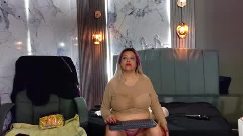 Natasha online show from November 2025 11:19:02 PM