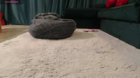 Naty  online show from April 2026 08:17:02 PM