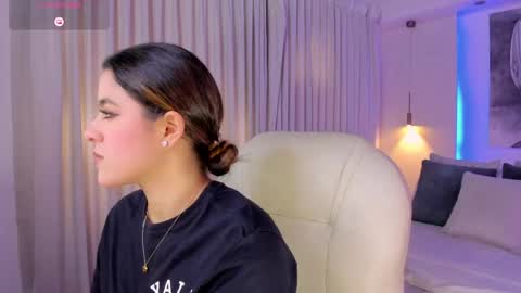 Snapshot of nathalie_rivers chatting on June 2026 11:25:02 AM NATHALIE online show from June 2026 11:25:02 AM