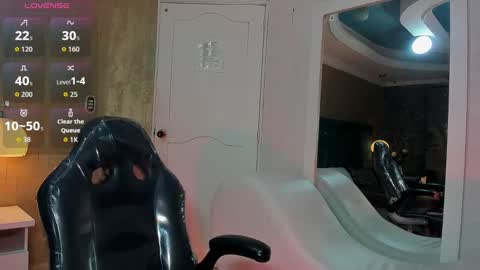        online show from November 2025 08:33:02 PM