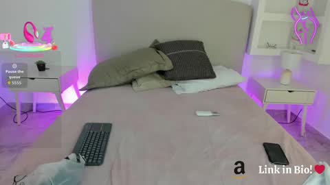 NATHALY  online show from September 2025 10:38:02 AM